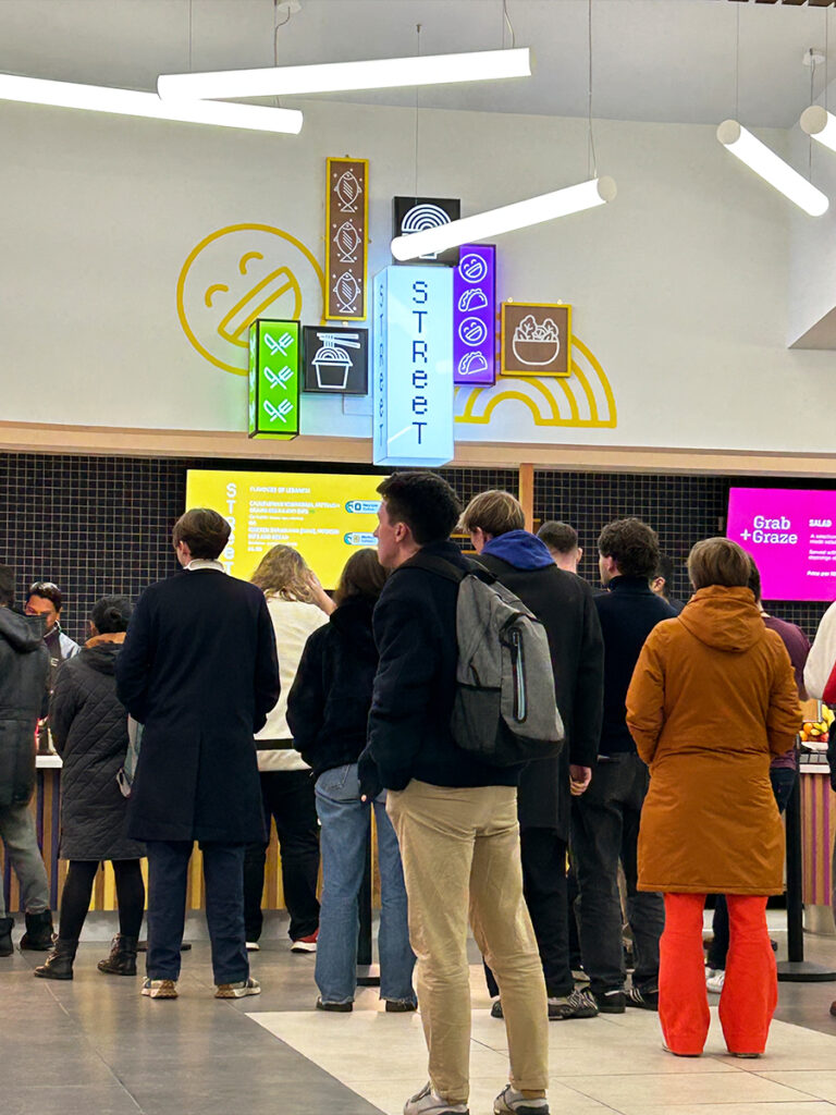 UCL Foodhall – Wilkins Refectory, Bloomsbury Campus UCL Wilkins Refectory Foodhall – Bloomsbury Campus – Servery food station branding and design. Signage design.